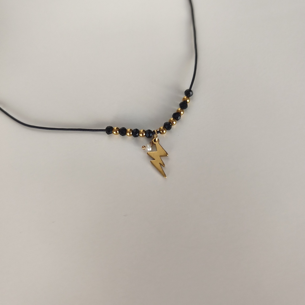Collar Cuerda Macramé Negro Rayo (Dorado)