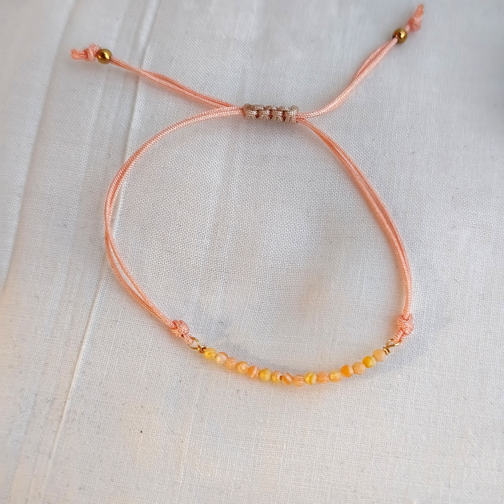 Pulsera Macramé Piedras Salmón (Dorado)