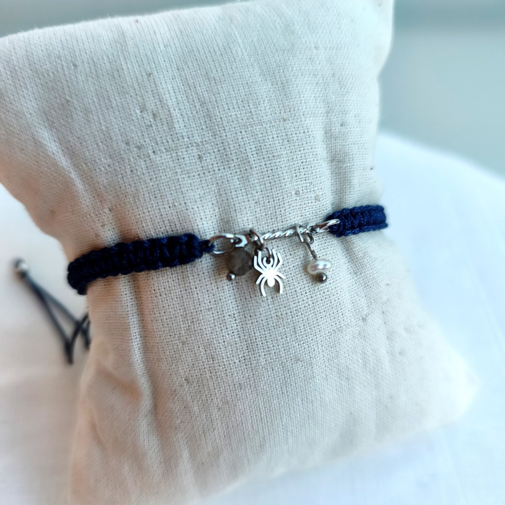 Pulsera Trenzada Azul Marino Triple Charm Araña (Plateado)