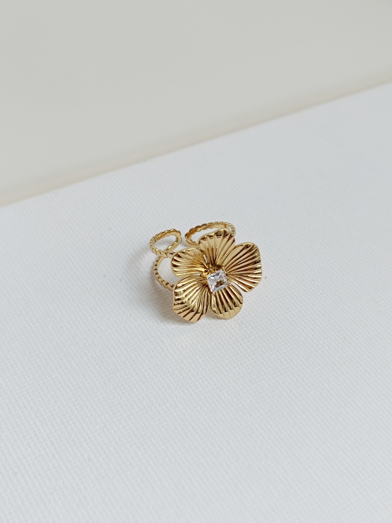 Anillo Flor Circonita Central Dorado