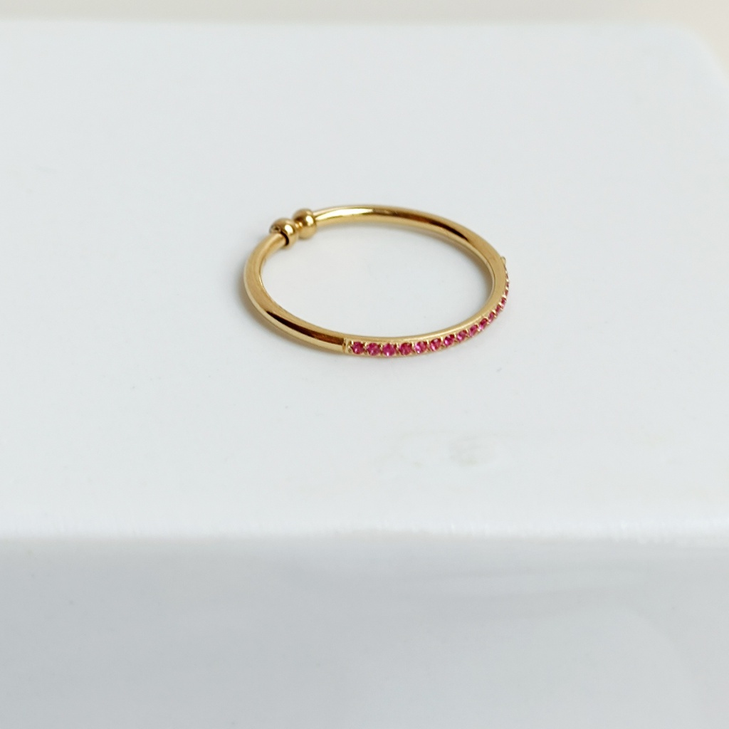 Anillo Fino Múltiples Circonitas Fucsia Dorado