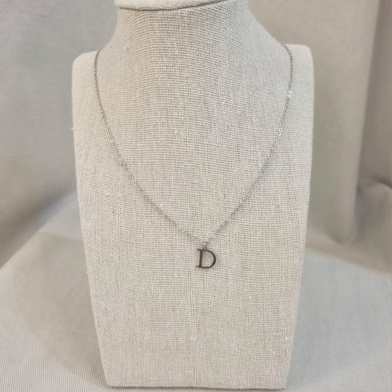 Collar Inicial Plateada Plana y Fina Letra "D"