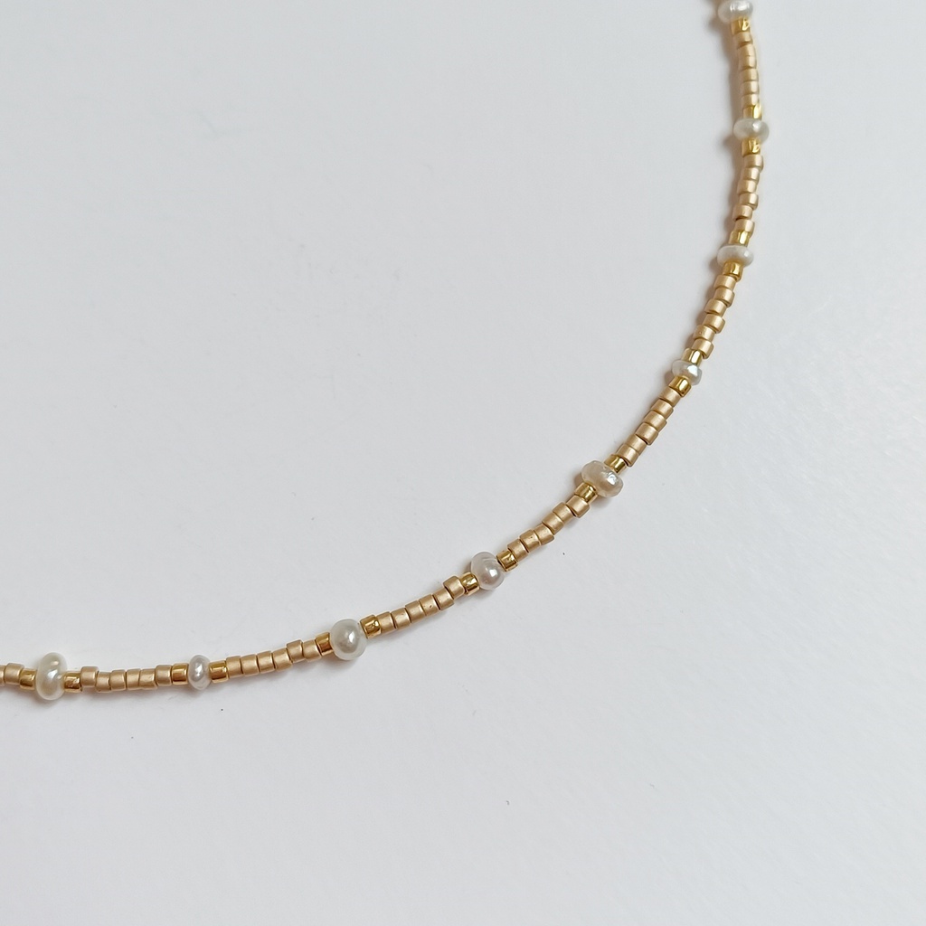 Collar Cadena De Pedrería Doradas y Blancas