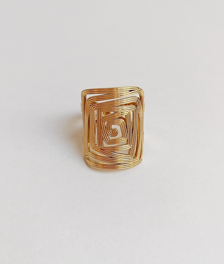 Anillo Ancho Espiral Cuadrada Con Textura Dorado