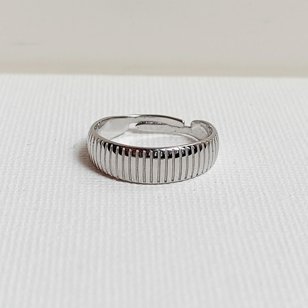 Anillo Básico Plisados Finos Plateado