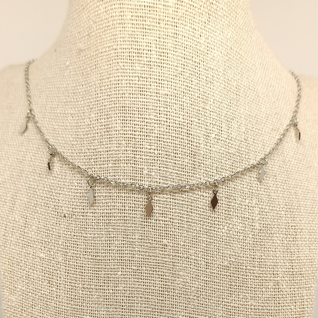 Collar plateado multicharm rombitos