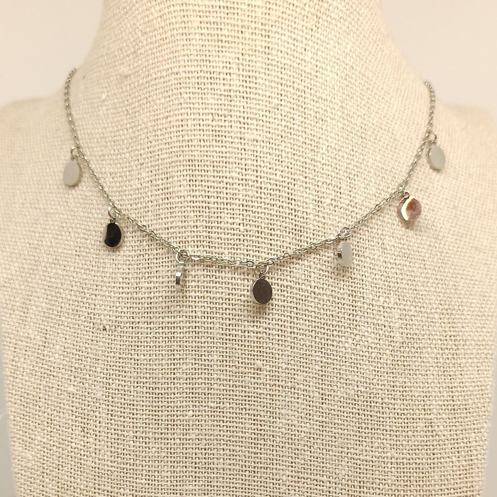 Collar plateado multicharm chapitas space