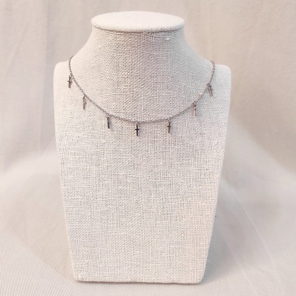 Collar plateado multicharm cruces