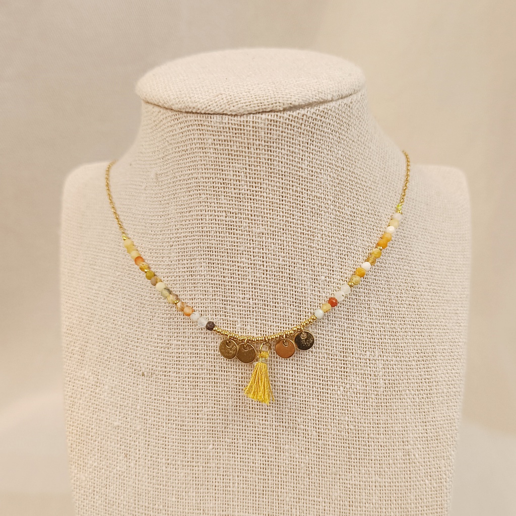 Collar Piedras Tonos Cálidos, Chapitas y Fleco Naranja Dorado