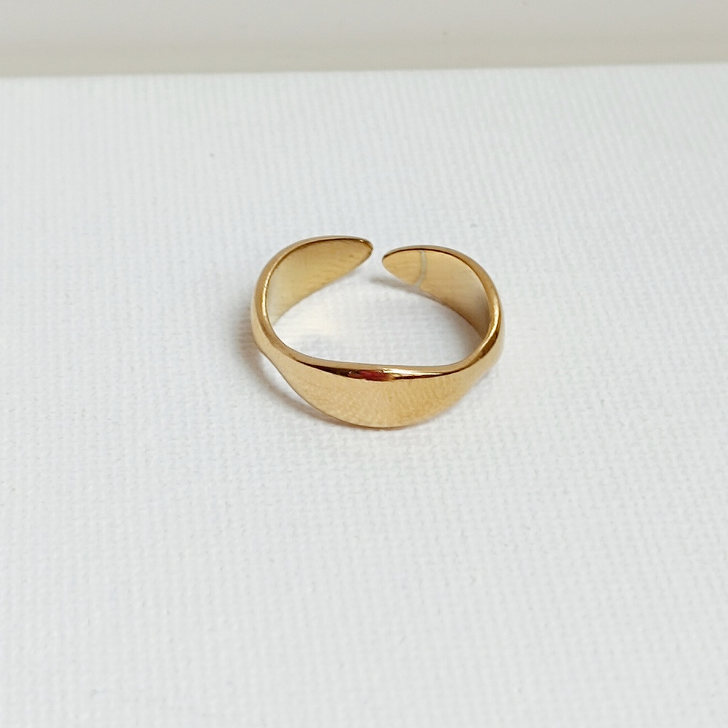 Anillo Curvas Dorado