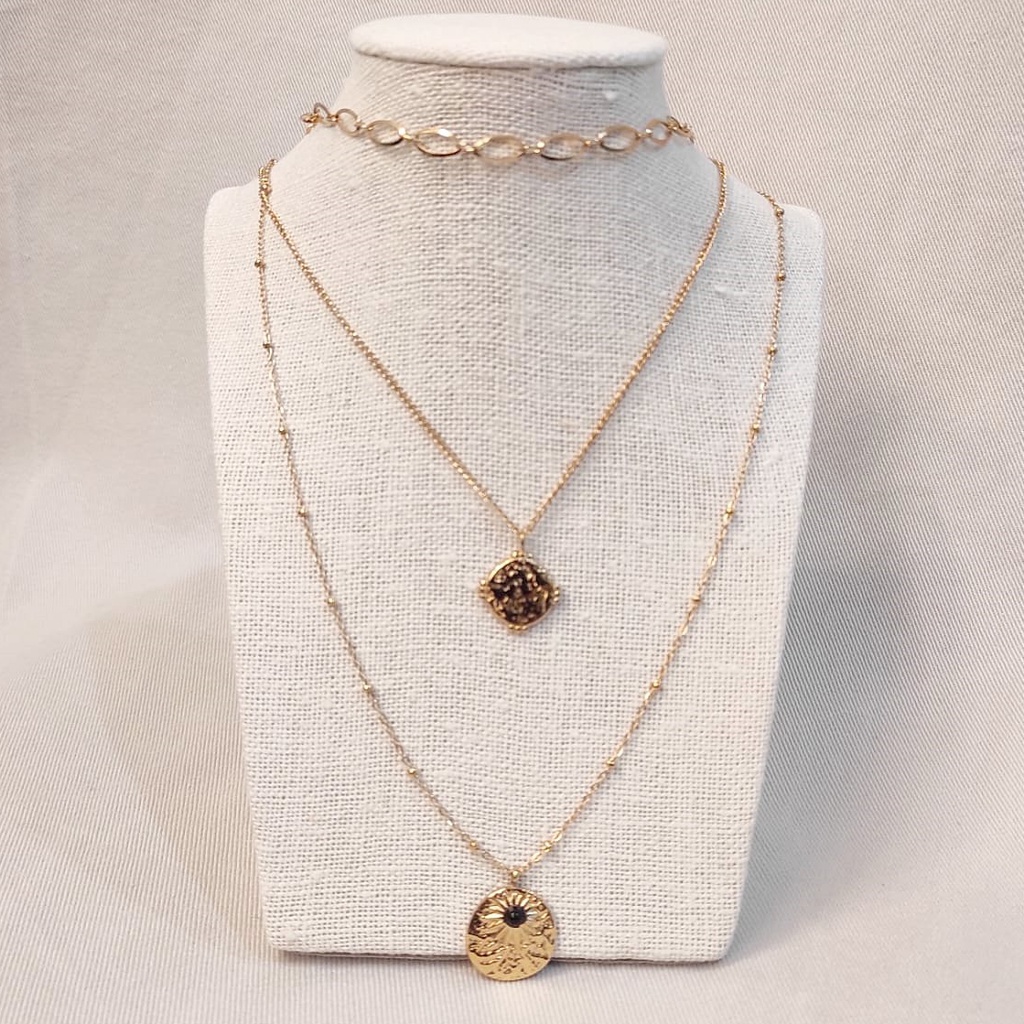 Collar triple dorado, cadena eslabones y dos colgantes circulares