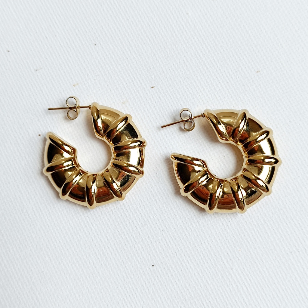 Pendientes Aro Grueso Con Relieve Dorado