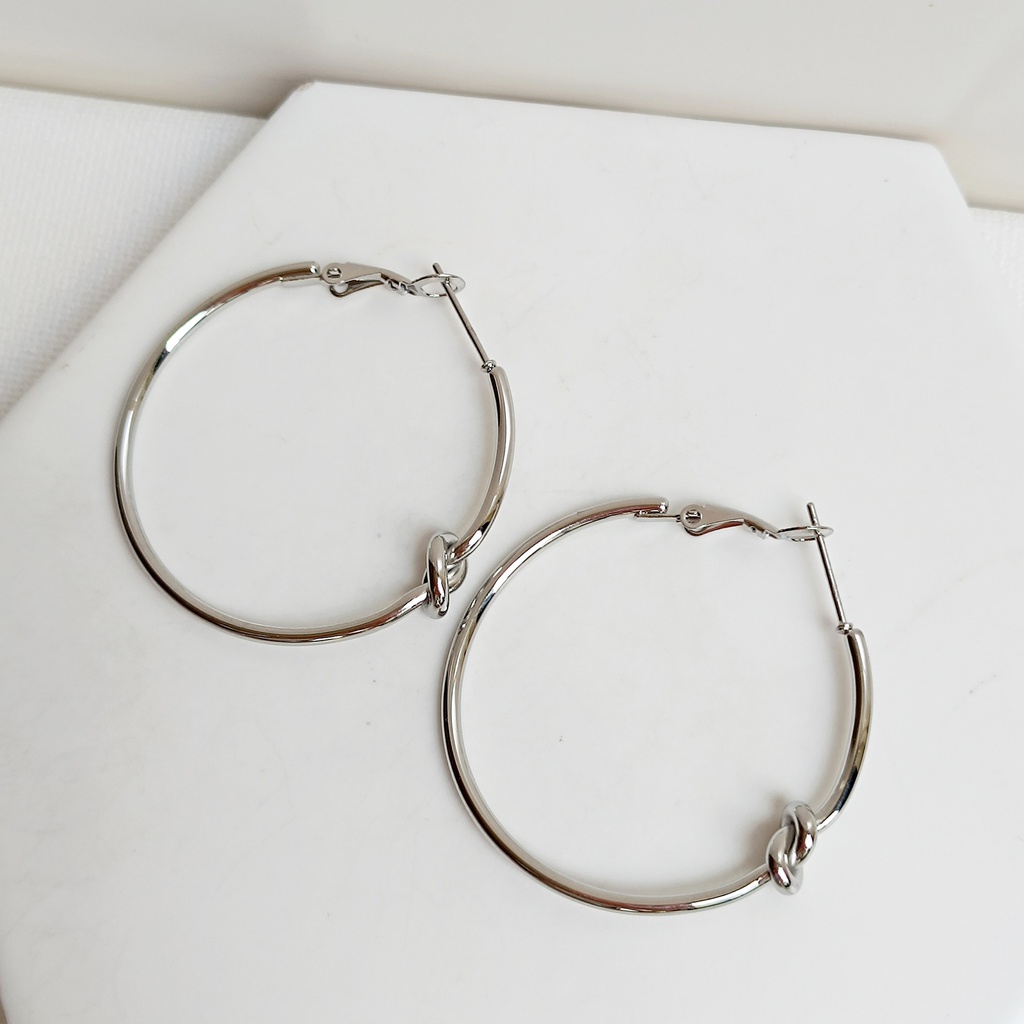 Pendientes Aro Fino Con Nudo Plateado