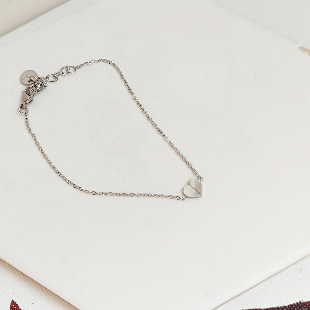 Pulsera Corazón Medio Perlado Plateado