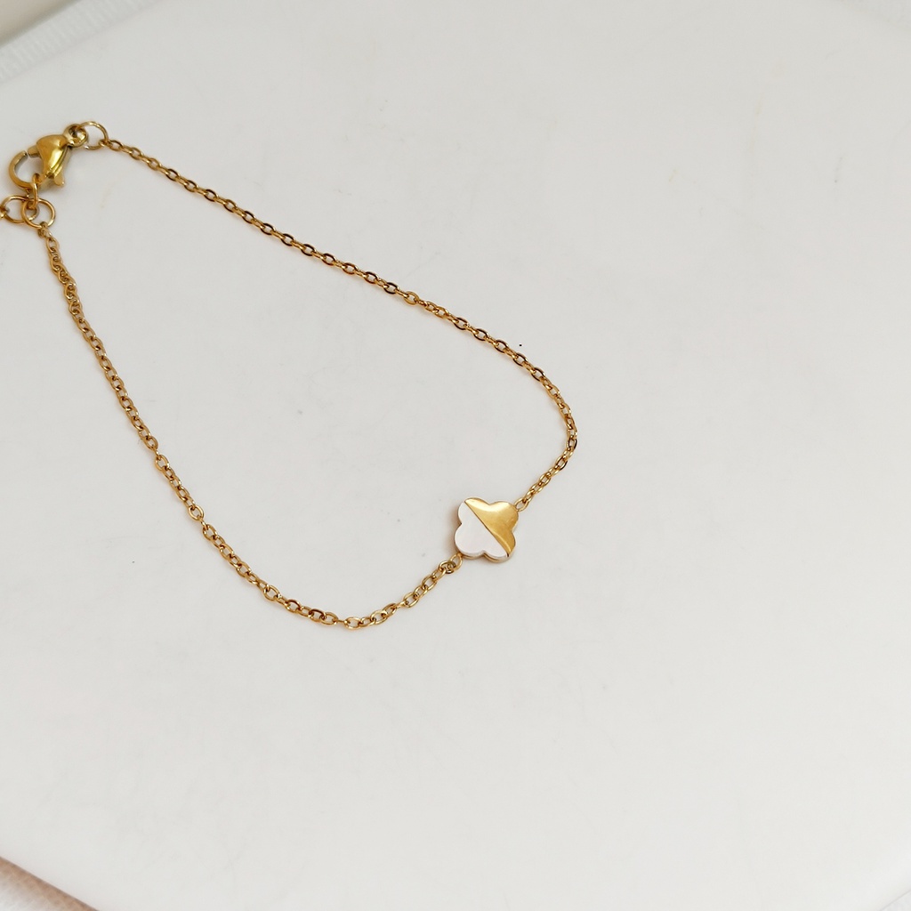 Pulsera Medio Trébol Perlado Dorado