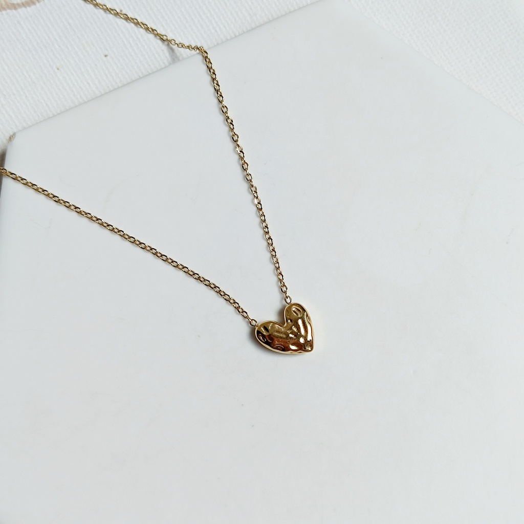 Collar Charm Corazón 3D Relieve Dorado
