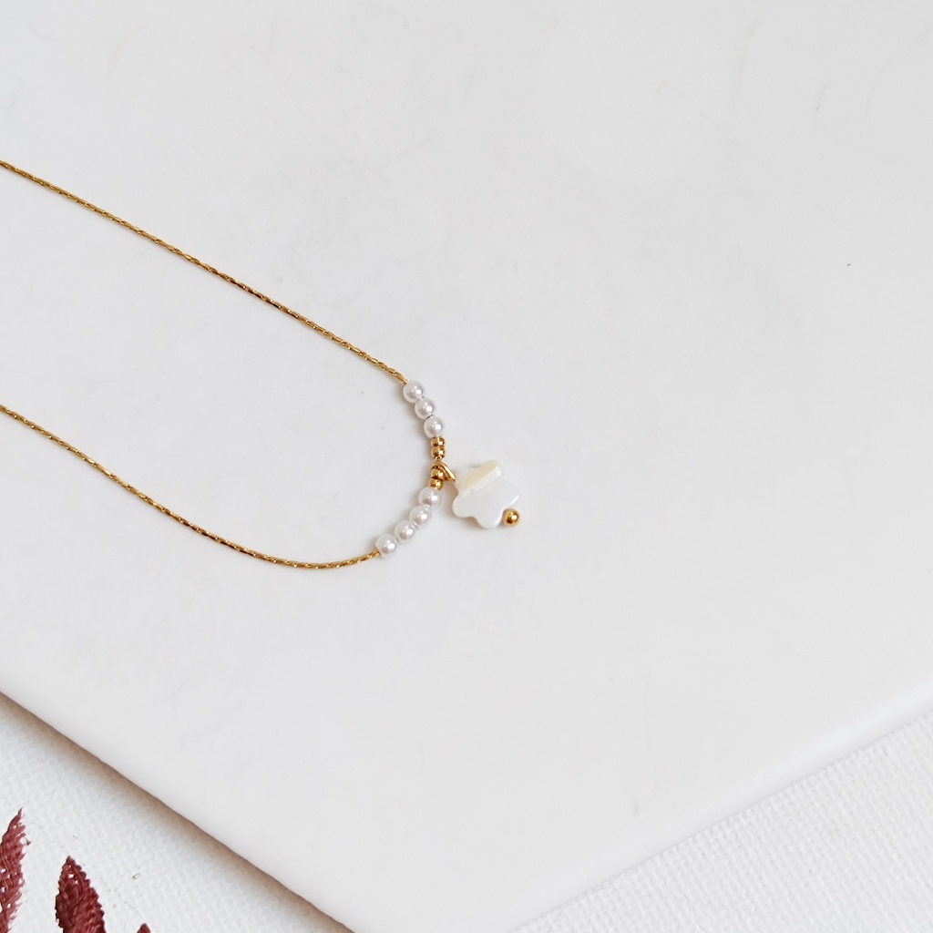 Collar Flor Perlada Dorado