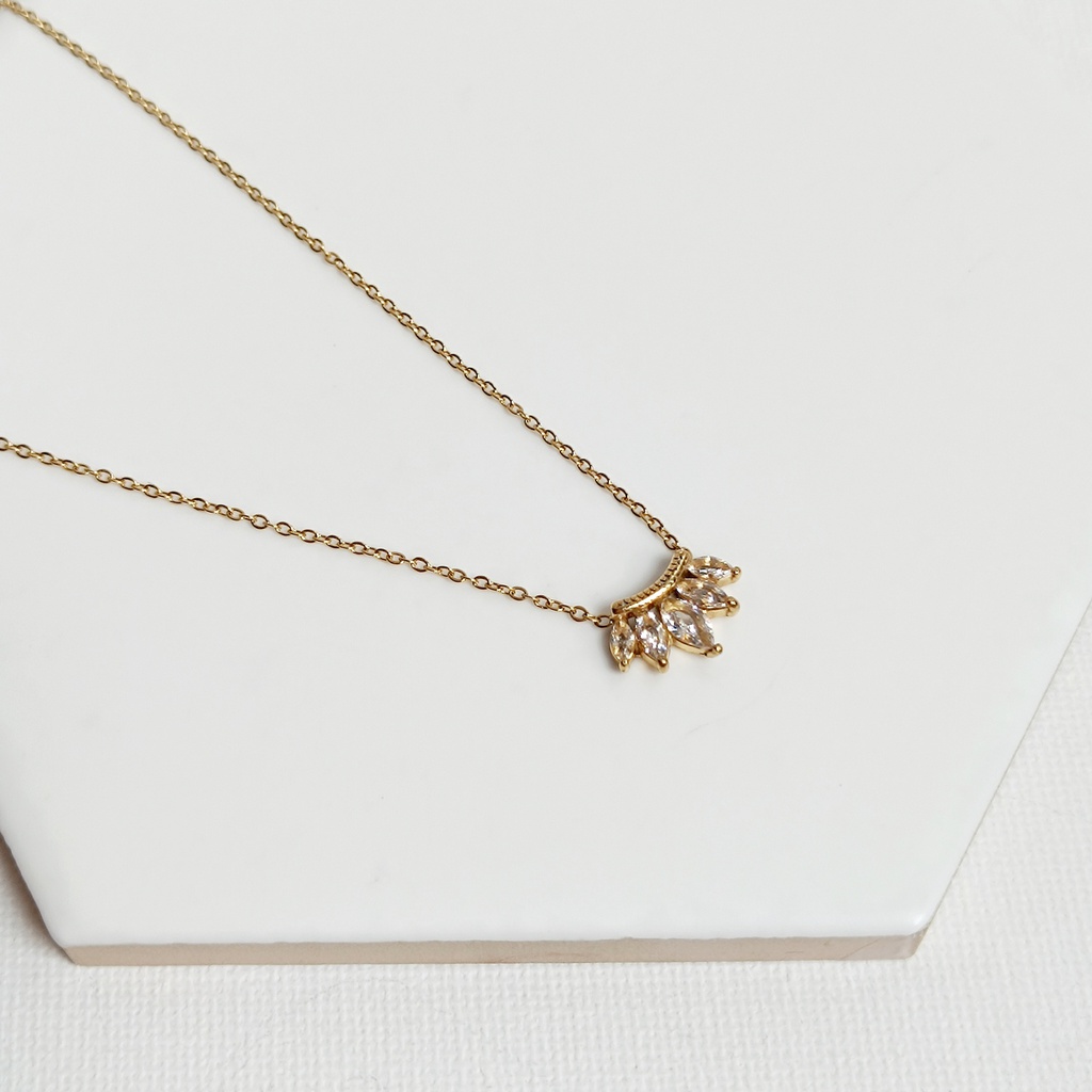 Collar Corona Circonita Blanca Dorado