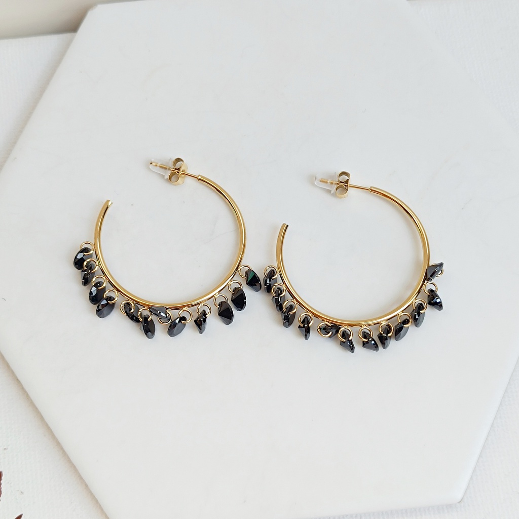 Pendientes Semi Aro Cuentas Negras Dorado