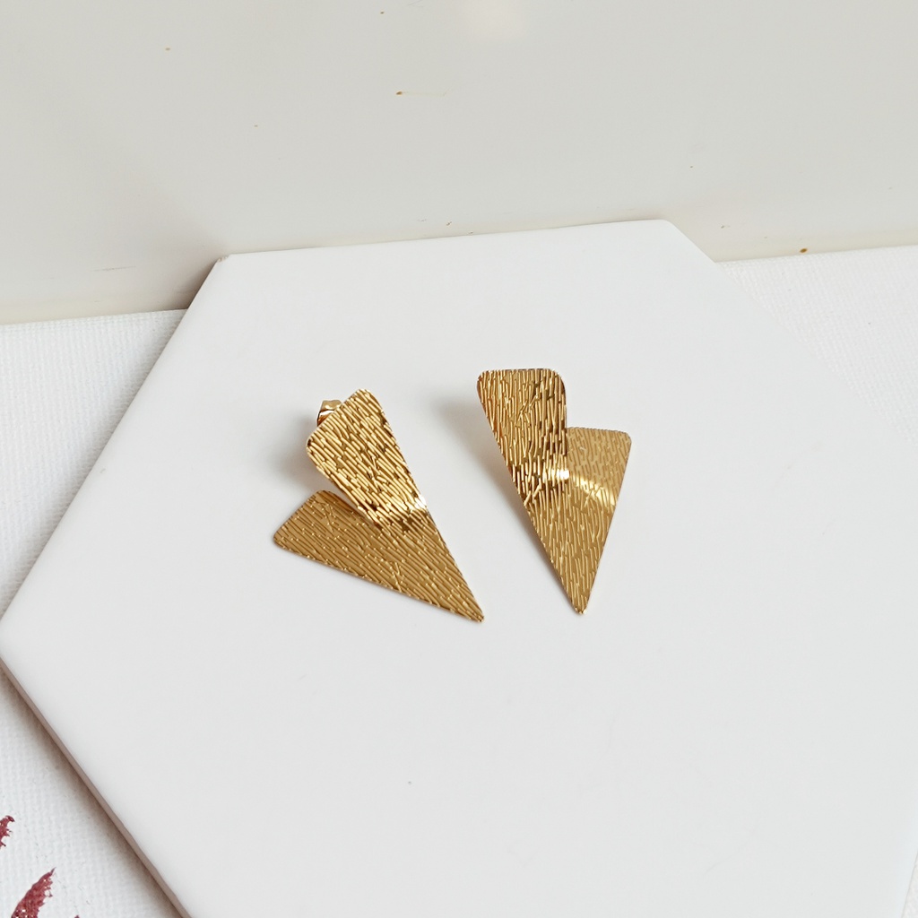 Pendientes Forma De V Textura Dorado