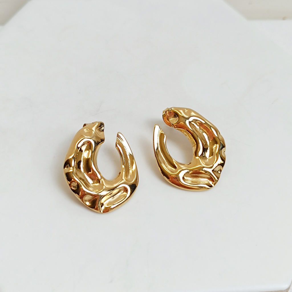 Pendientes Medio Efecto Chapado Dorado