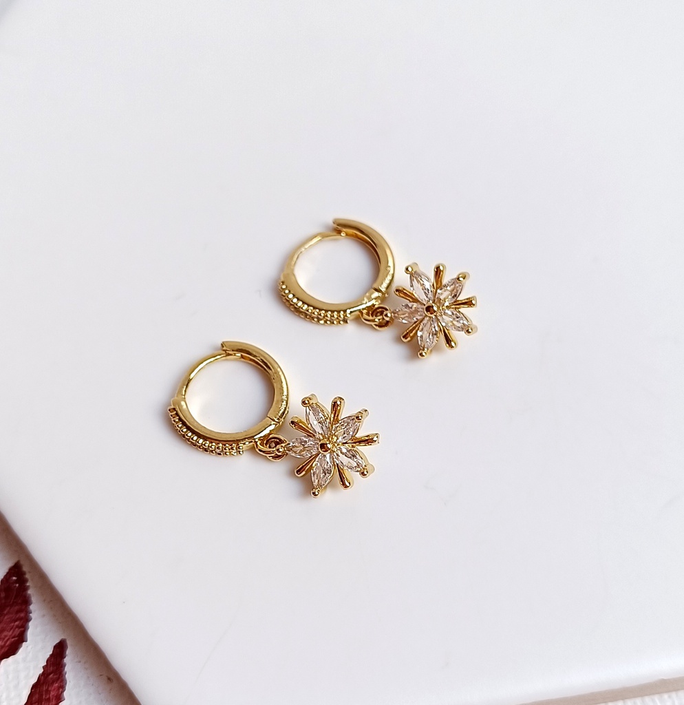 Aros Circonitas Charm Flor Dorado