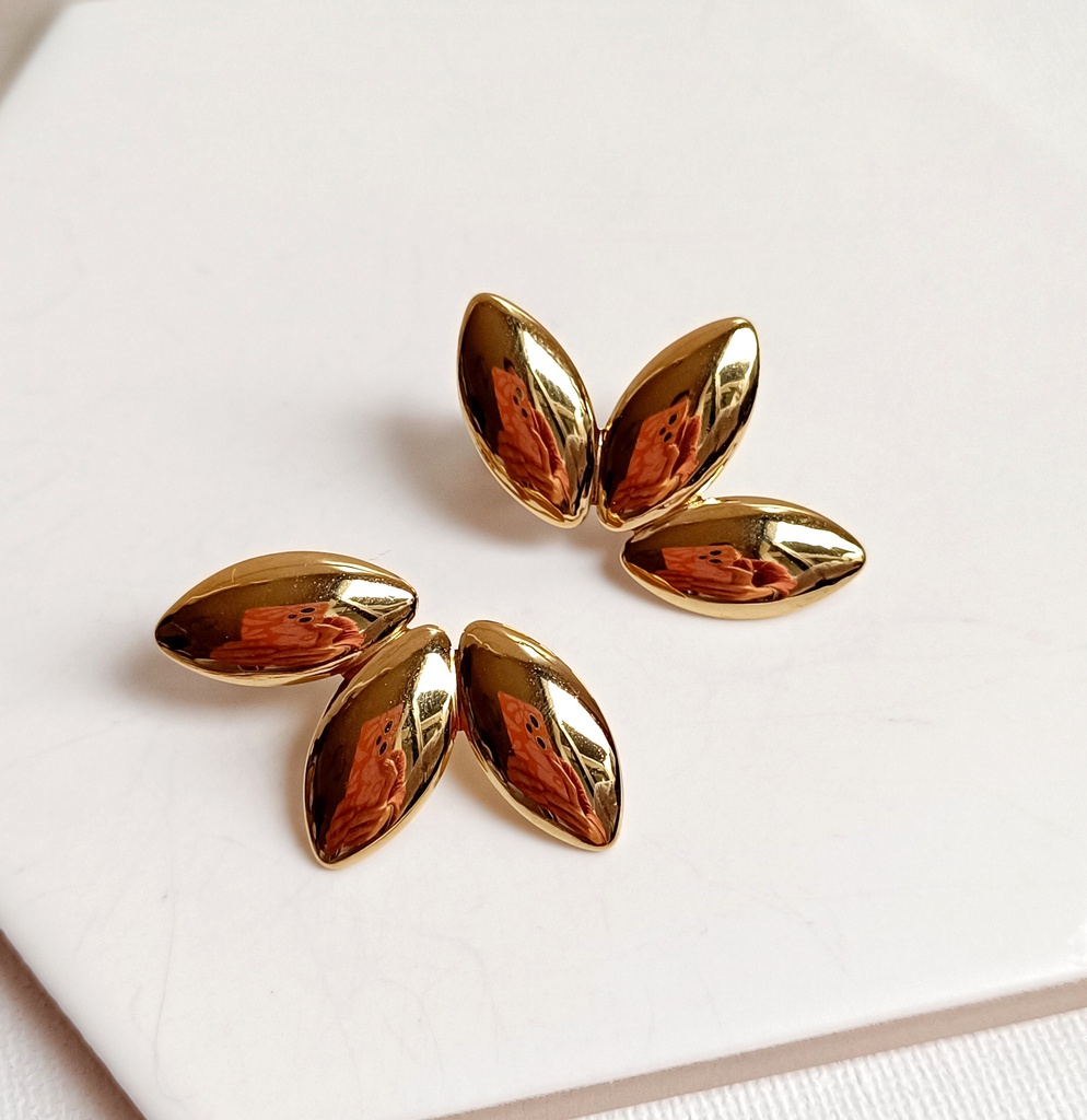Pendientes Medio Pétalo Dorado