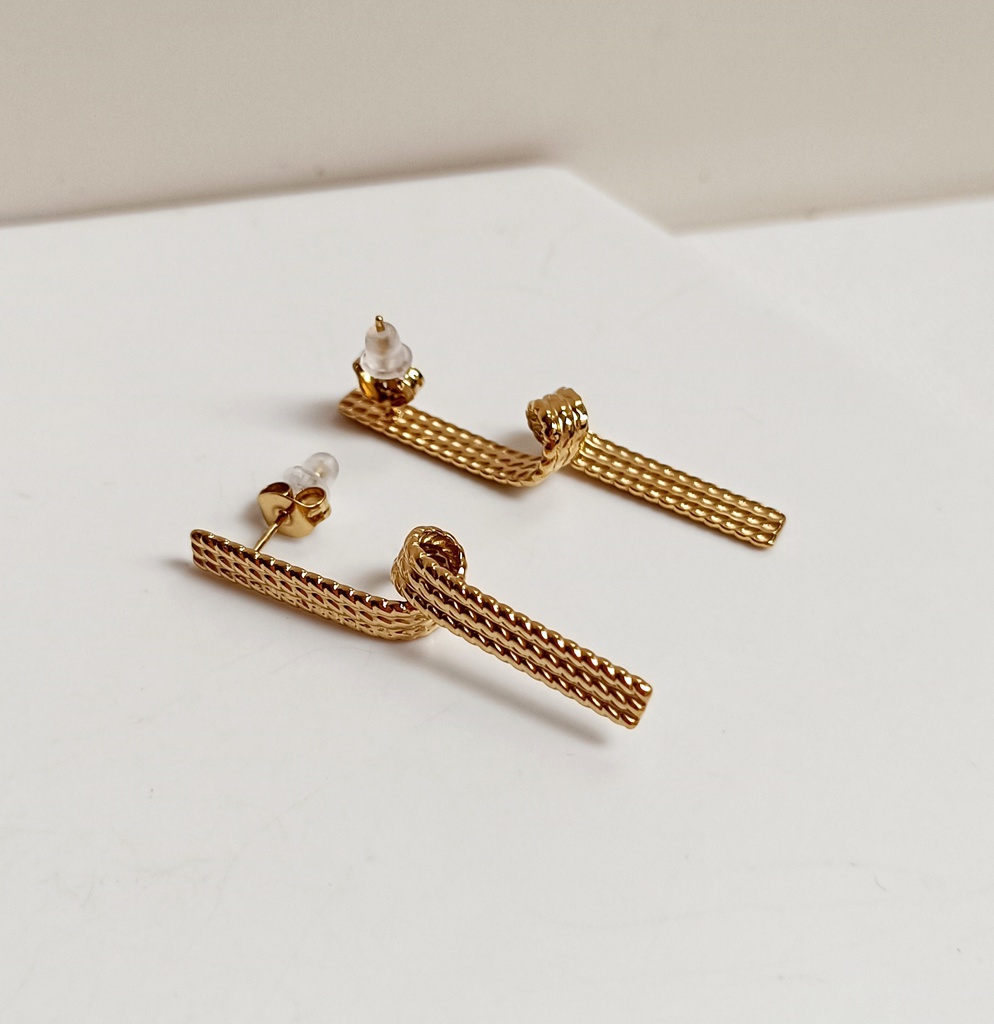 Pendientes Medio Enrollado Dorado