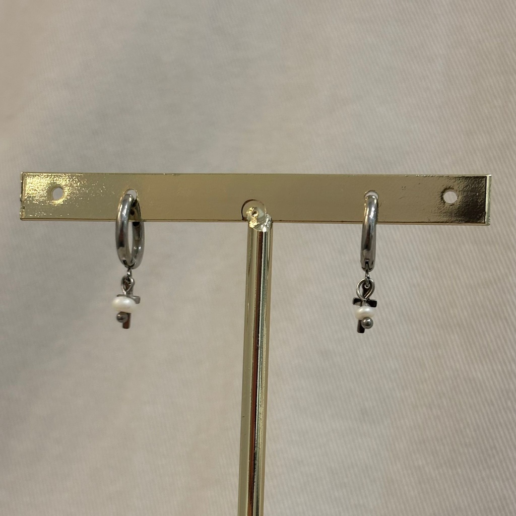 Arito Charm Cruz Con Perla Plateado