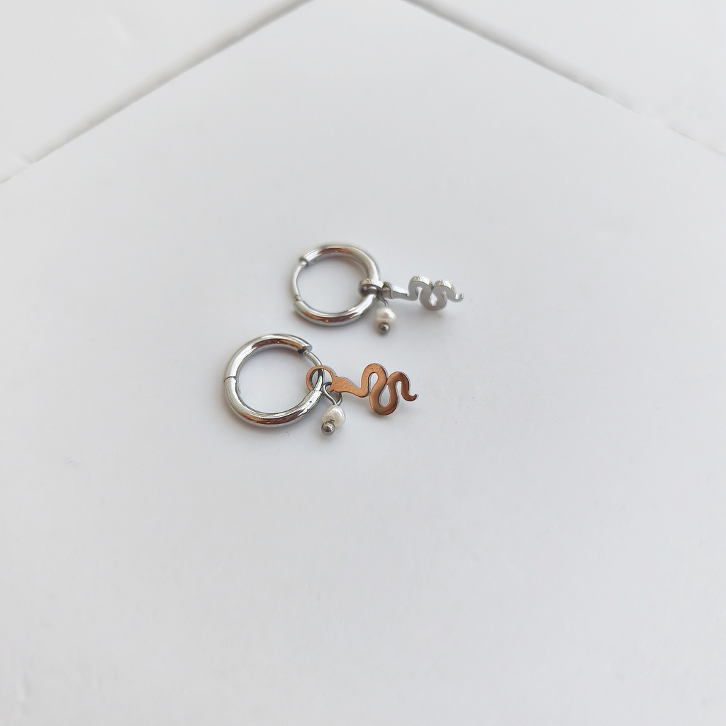 Arito Charm Serpiente Con Perla Plateado