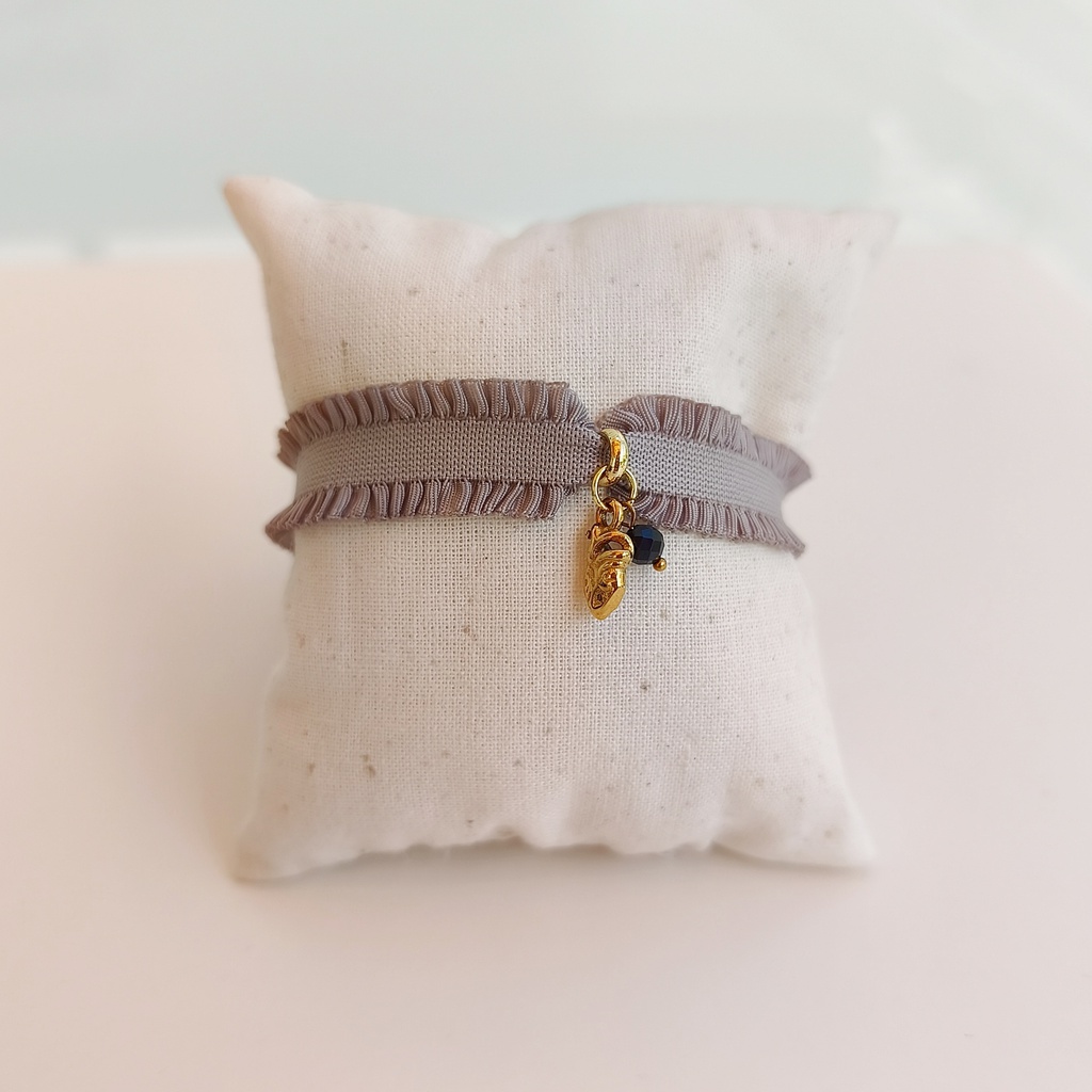 Pulsera Cinta Volante Gris Corazón 3D (Dorado)
