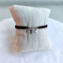 Pulsera Trenzada Marrón Triple Charm Flechita (Plateado)