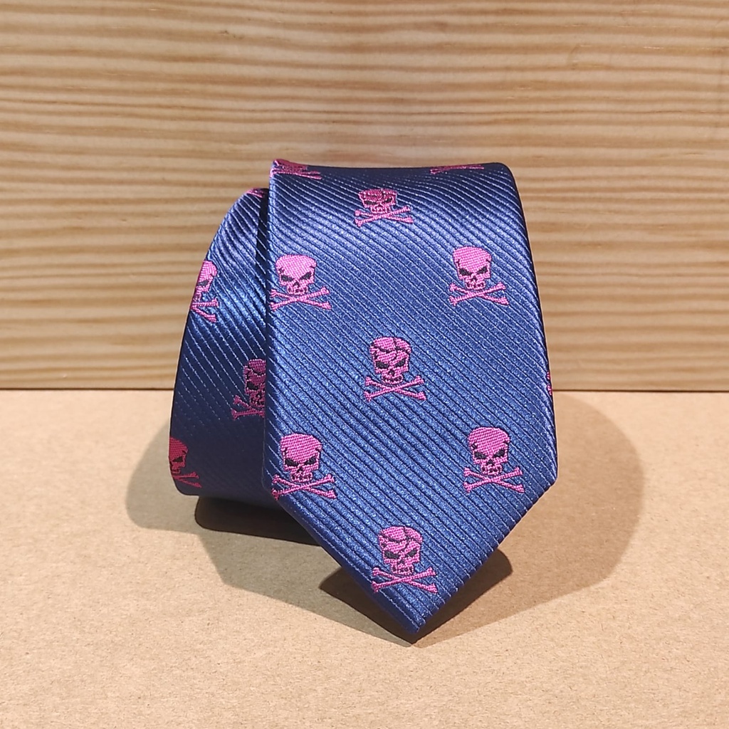Corbatín azul marino con calaveras fucsia
