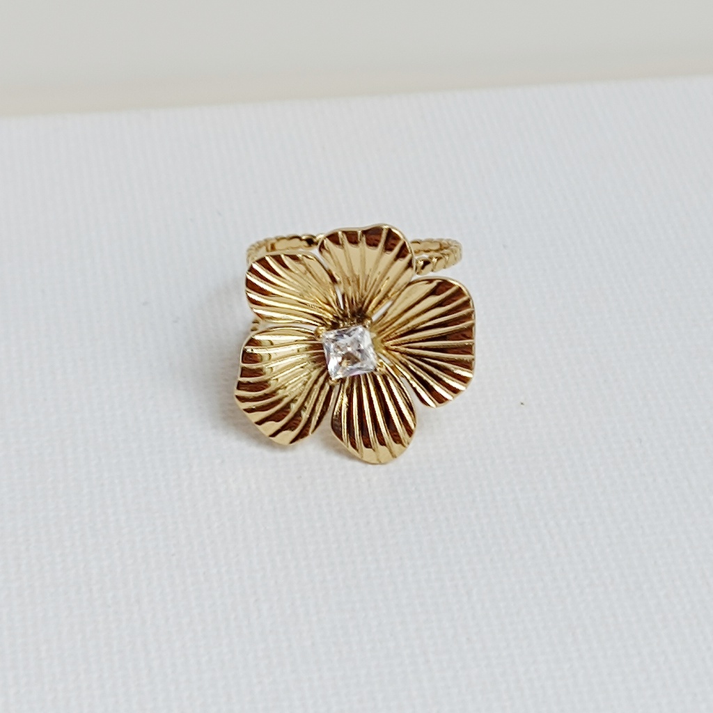 Anillo Flor Circonita Central Dorado
