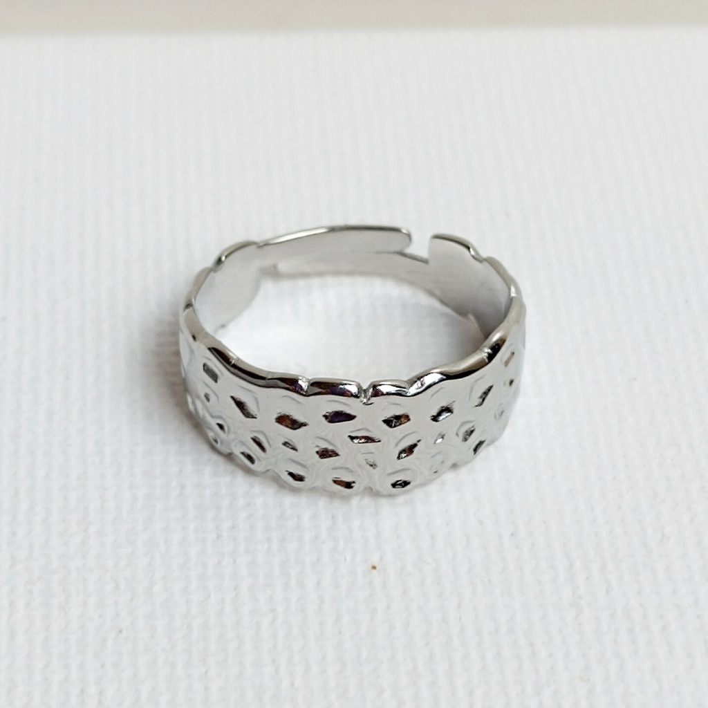 Anillo Ancho Relieve Plateado