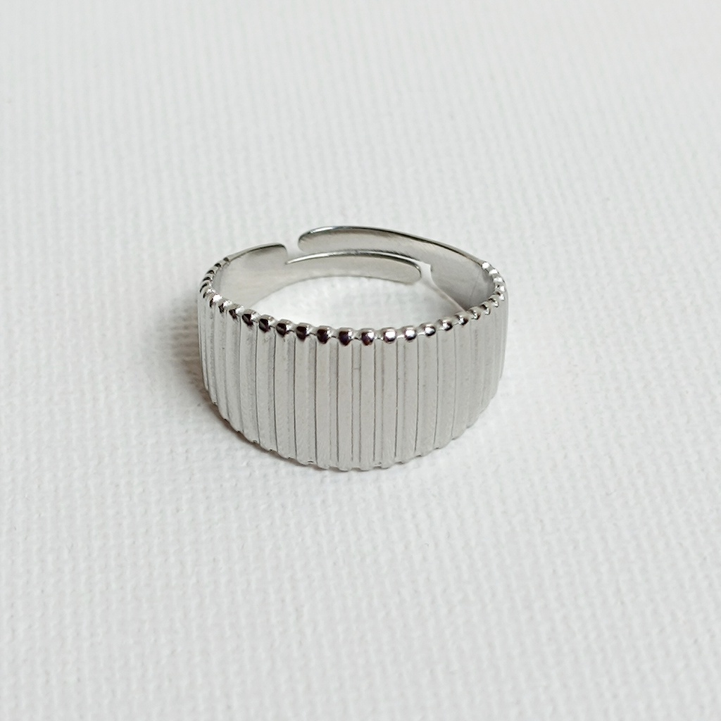 Anillo Ancho Plisado Plateado