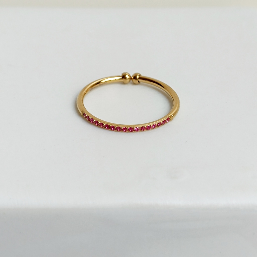 Anillo Fino Múltiples Circonitas Fucsia Dorado