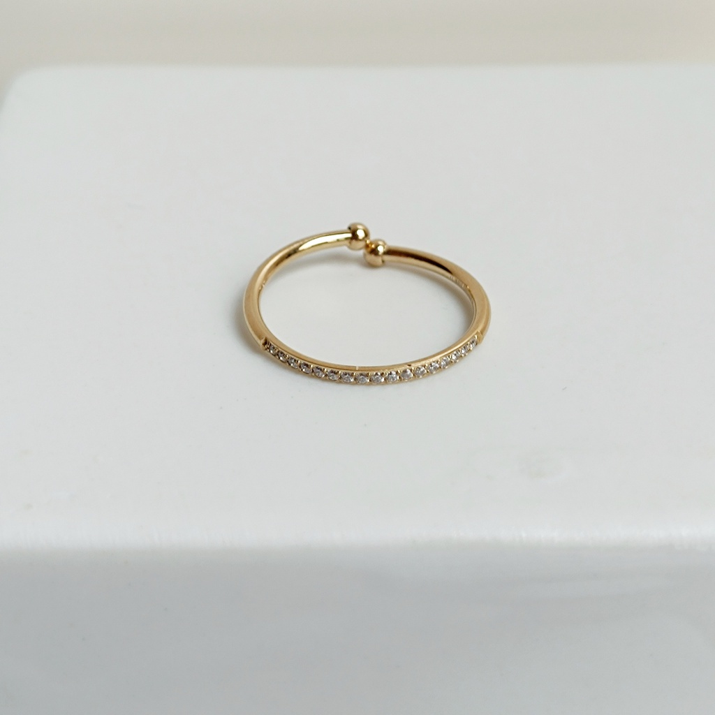 Anillo Fino Múltiples Circonitas Blancas Dorado