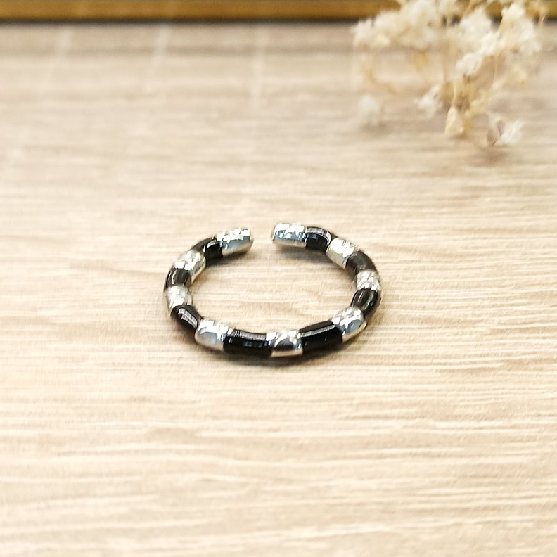 Anillo Redondo Negro y Plateado