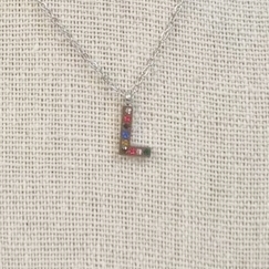 Collar Inicial Plateada Con Brillo Multicolor Letra &quot;L&quot;