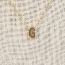 Collar Inicial Dorada Gruesa Letra "G"