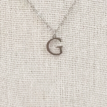 Collar Inicial Plateada Plana y Fina Letra "G"