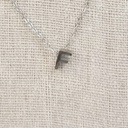 Collar Inicial Plateada Gruesa Letra &quot;F&quot;