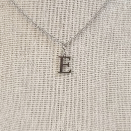 Collar Inicial Plateada Plana y Fina Letra &quot;E&quot;