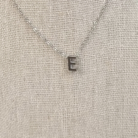 Collar Inicial Plateada Gruesa Letra &quot;E&quot;