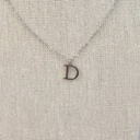 Collar Inicial Plateada Plana y Fina Letra "D"