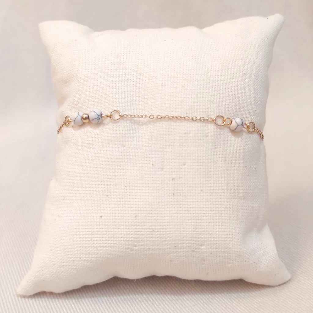 Pulsera Bolitas Piedra Blanca Dorada