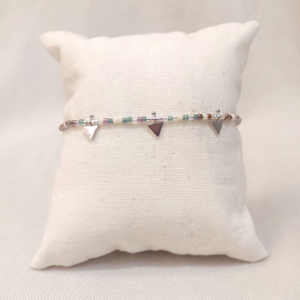 Pulsera Cuentas Verdes Marrón Charms Triángulos Plateado