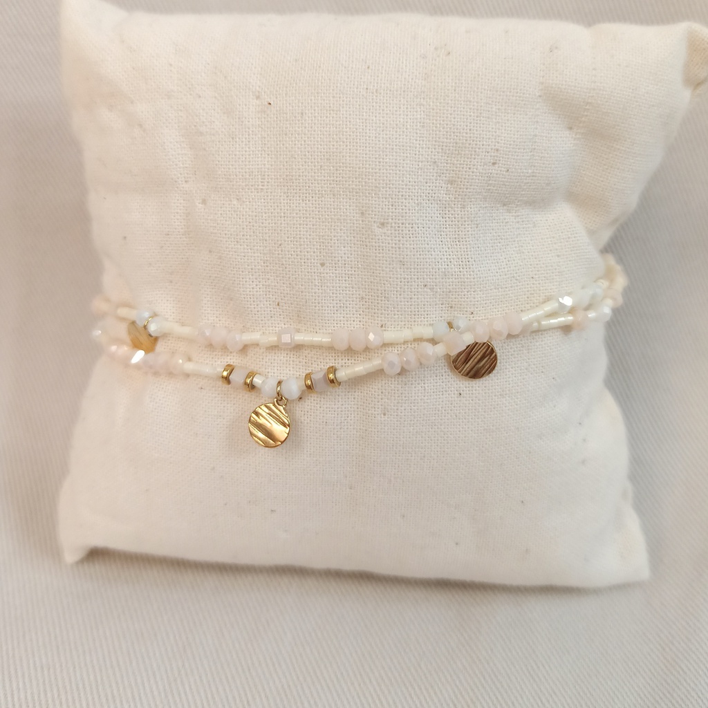 Pulsera Doble Cuentas Blancas Chapitas Doradas
