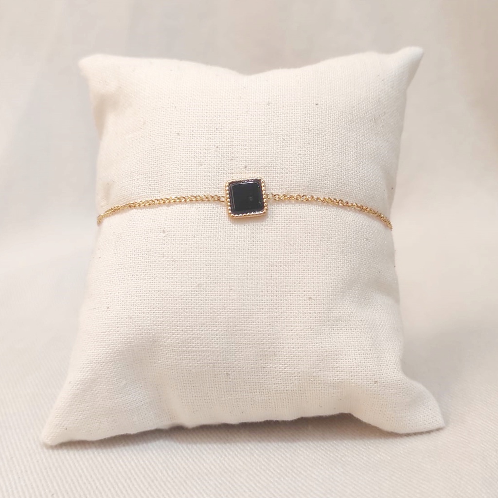 Pulsera Dorada Cuadrado Piedra Negra